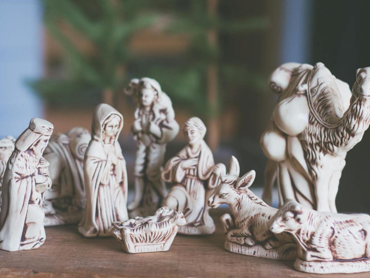 Ways to Bring Jesus Back into&nbsp;Christmas